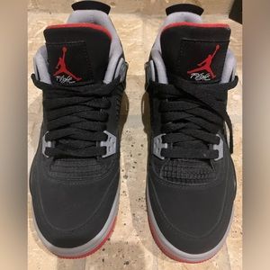 Air Jordan Retro size 5.5 Youth/women’s size 7